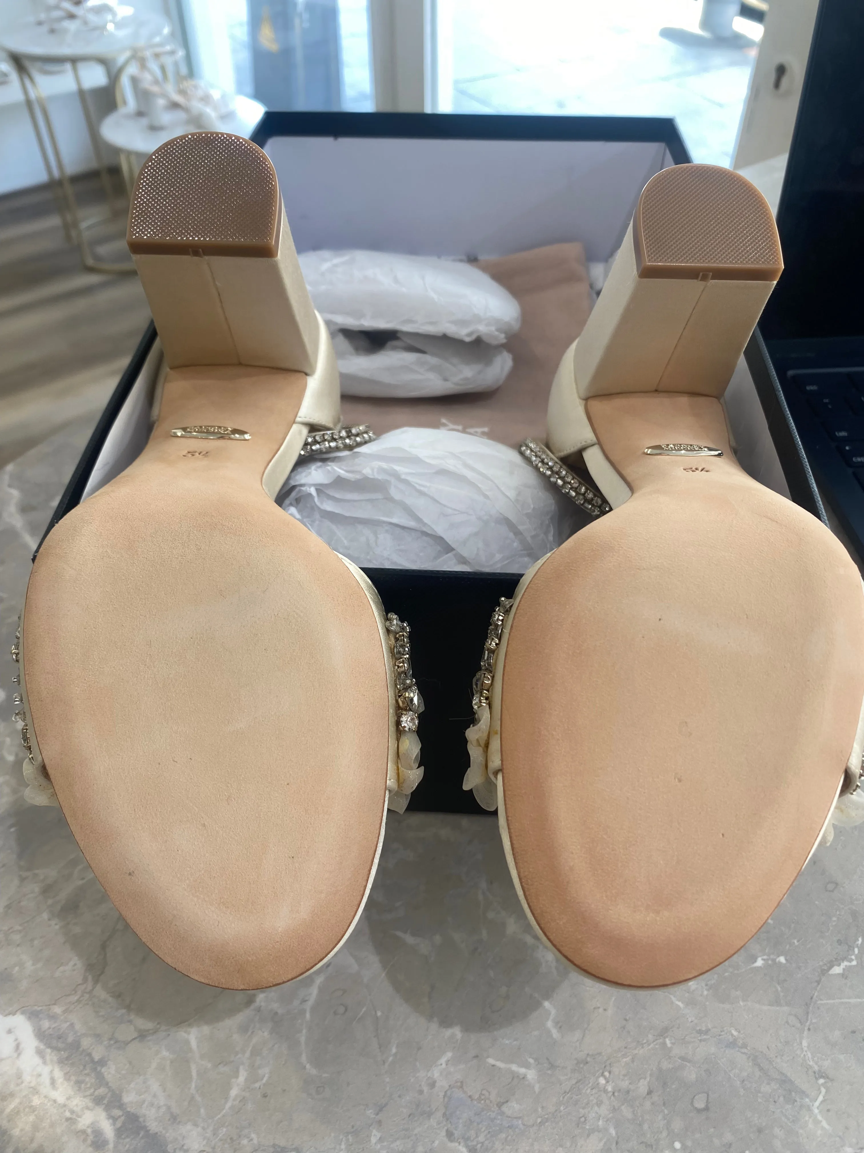 SAMPLE - Finesse Ivory - Size 5.5
