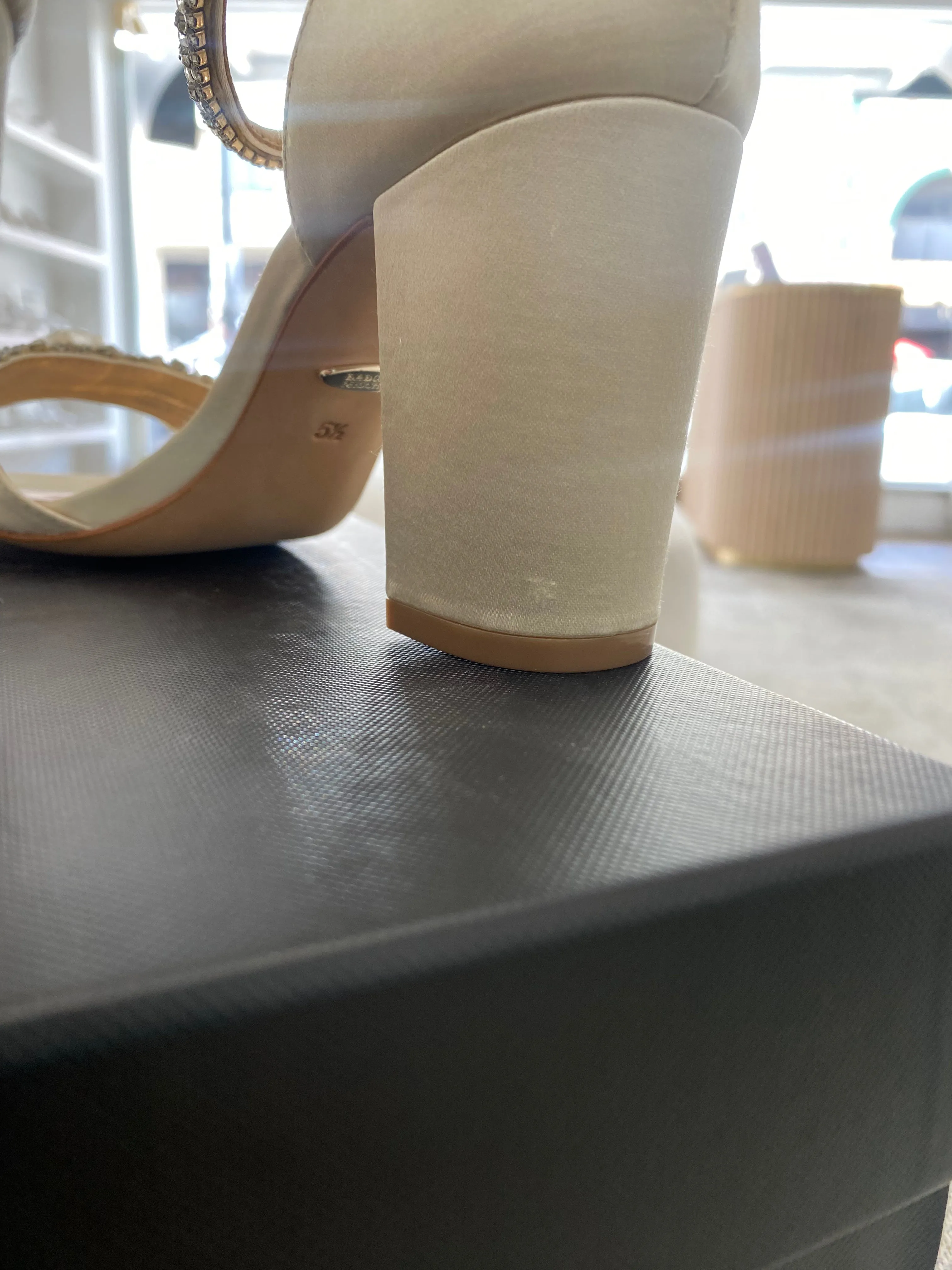 SAMPLE - Finesse Ivory - Size 5.5
